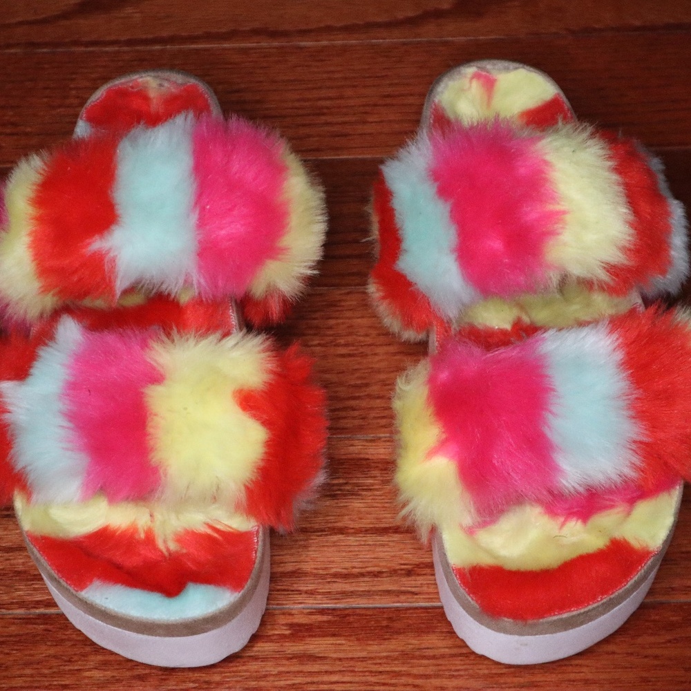 MADDEN GIRL FAUX FUR PLATFORM SANDALS